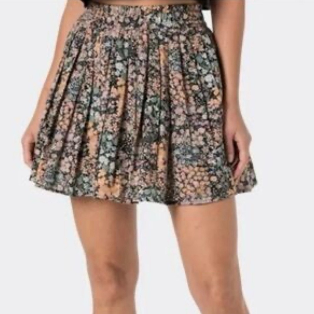 American Eagle floral mini skirt-small like new